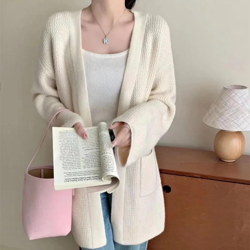 

Autumn and winter new lazy wind Joker soft waxy long-sleeved sweater coat long knit cardigan women