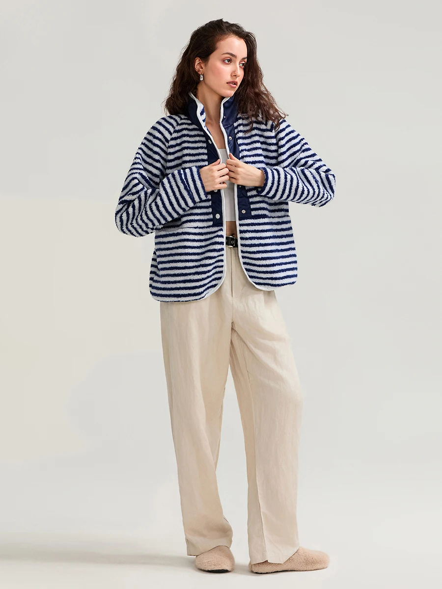 Женское винтажное пушистое пальто в клетку с высоким воротником на пуговицах и