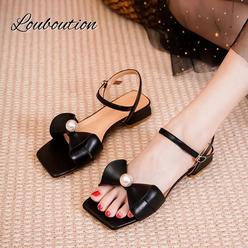 

2022 Women Sandals Summer Square Heel Buckle Strap Pearl Low Heel Ladies Slippers Square Toe Solid Leisure Fashion Females Shoes