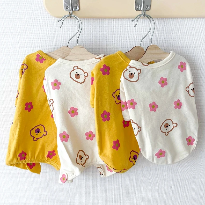 

Stitching design of flowers and bears pet four-legged home clothes comfortable and soft 220416066