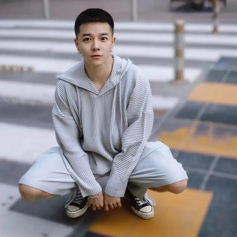 Фото Miyake плиссированный свитер плиссе, мужской однотонный свитер, весна-лето 2026, новая куртка с капюшоном и длинными рукавами, свободная модная деловая повседневная куртка №2