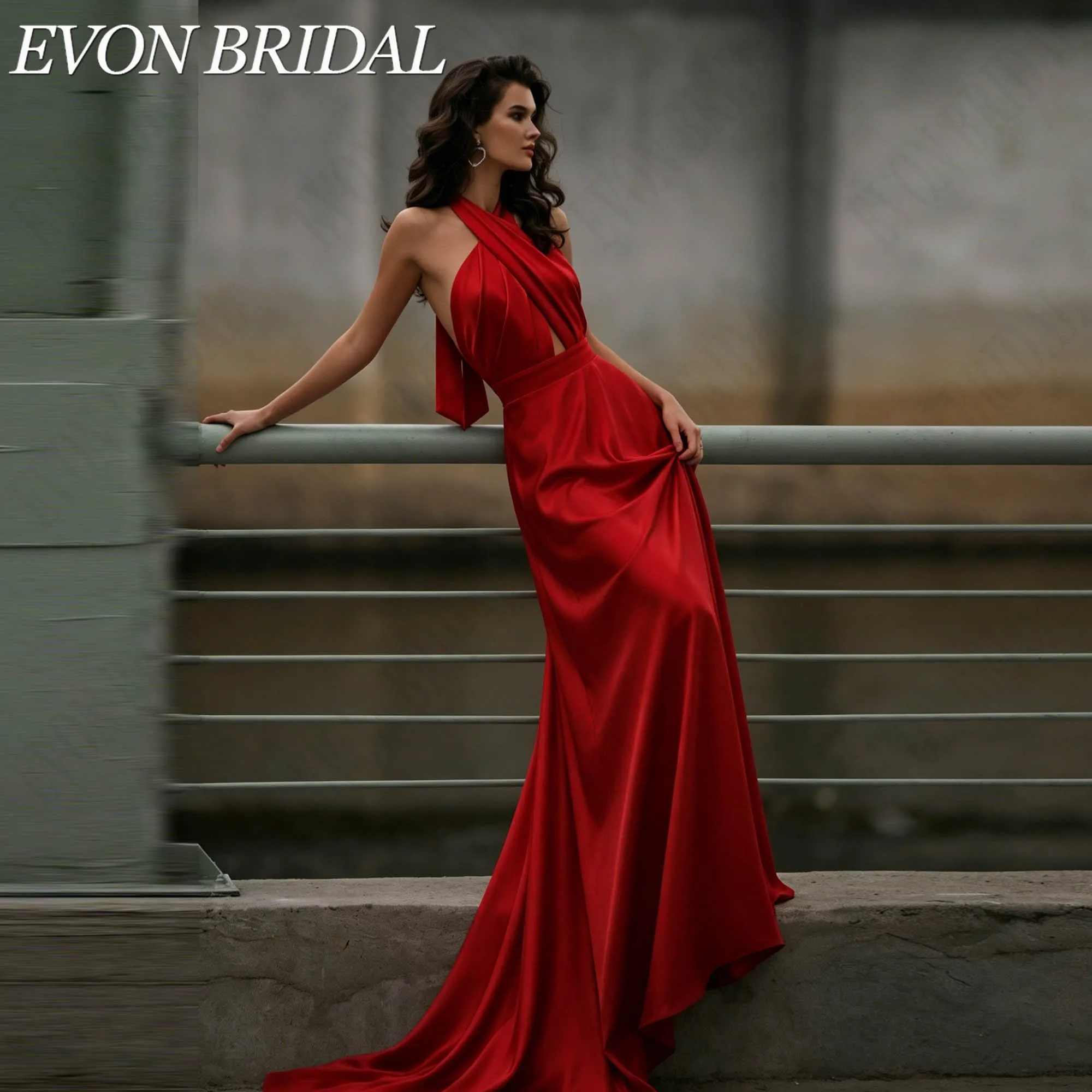 Фото EVON BRIDAL Вечерние Платья А-Силуэт Из Красного Атласа Горловина Халтер Скрещенный Крой С Вырезом На Животе Без Рук Глубокая Открытая Спина Изготовлено На Заказ Красные Вечерние Платья Элегантное Платье На Выпускной №5
