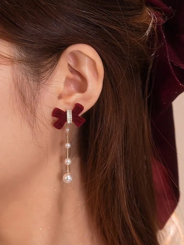 Новогодние жемчужные серьги с кисточками и красным бантом женские 2024 модный