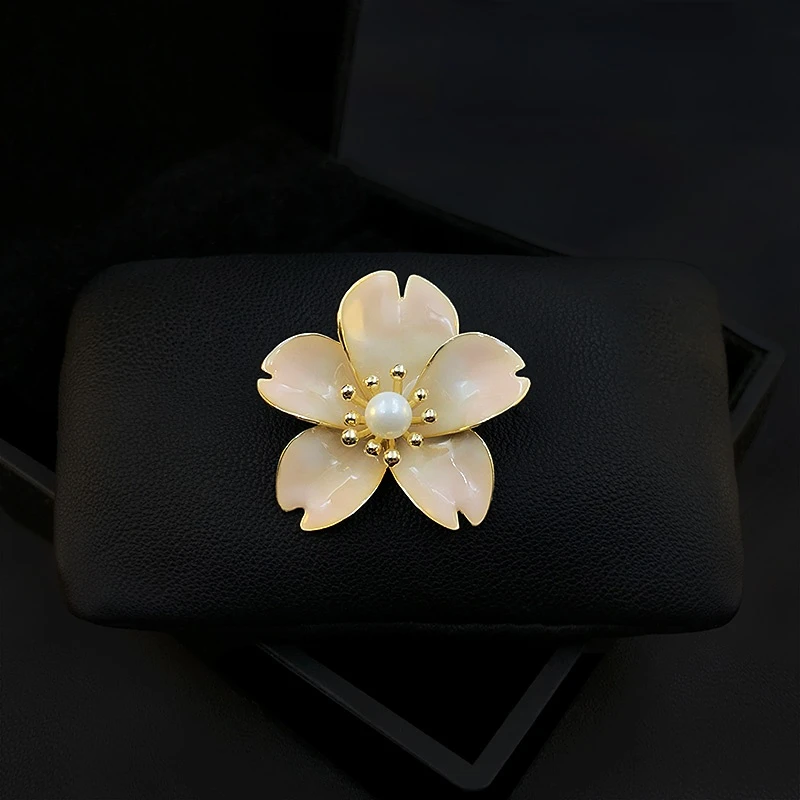 

Exquisite Cherry Blossom Brooch Flower Pin Women Sweater Coat Accessories Cute Japanese Style Corsage Elegant Pearl Jewelry Pins