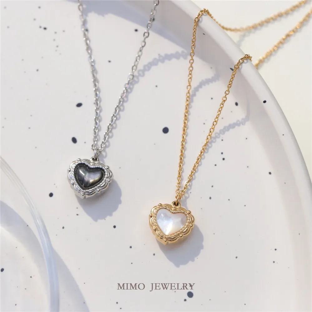 

Titanium steel gold plated retro accent heart shape black and white fritillaria pendant clavicle chain DIY accessories