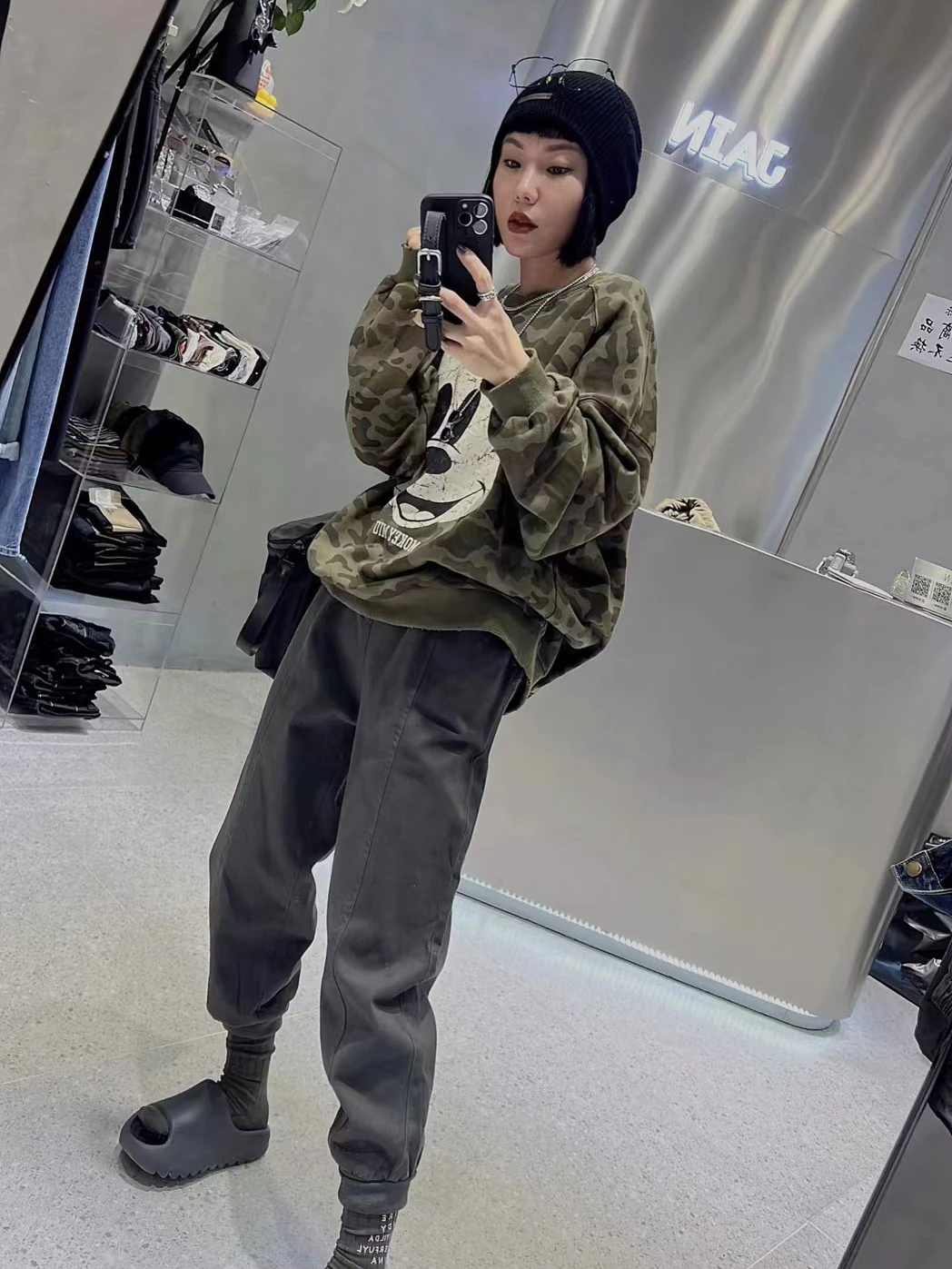 Camouflage Color Round Neck Sweatshirts for Women 2022 Autumn New Fashion Cartoon Printed Loose Long Sleeves Pullover Hoodies