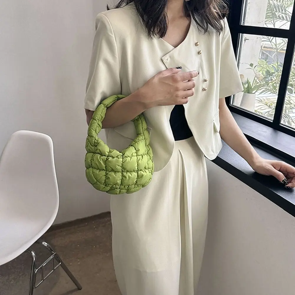 

Portable Lightweight Versatile Women Shoulder Bag Pleated Plaid Fashionable Women Handbag Plaid Fold Cloud Bag Wrinkle Handbag