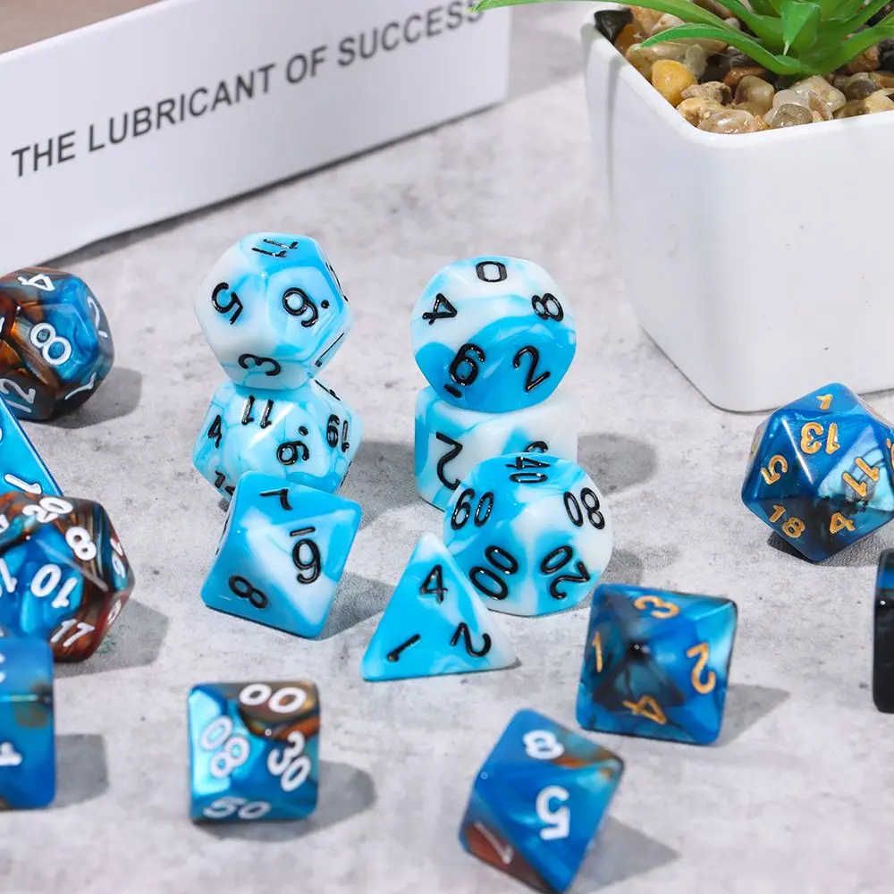 Двухцветные игральные кости для TRPG