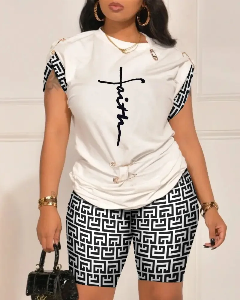 Женский спортивный костюм из двух предметов: блузка с коротким рукавом и шорты