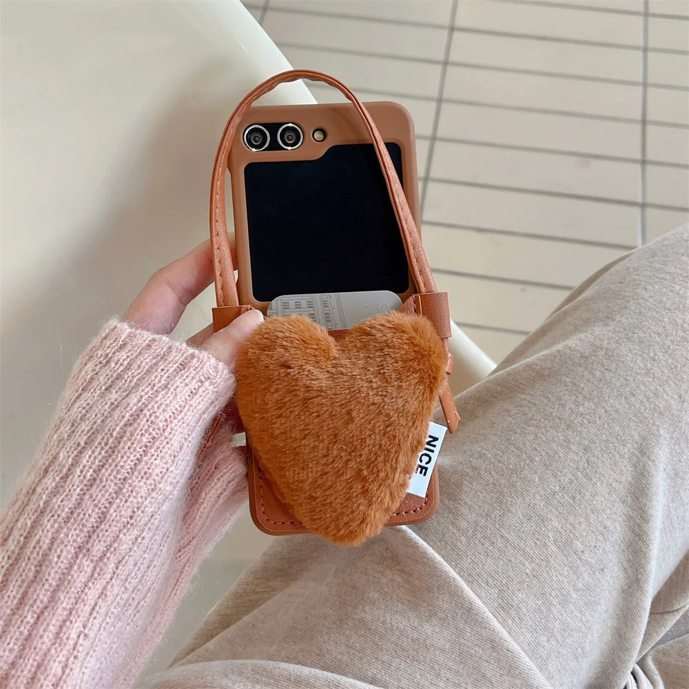 Симпатичный плюшевый чехол для телефона с сердечком и ремешком на руку Samsung Galaxy Z