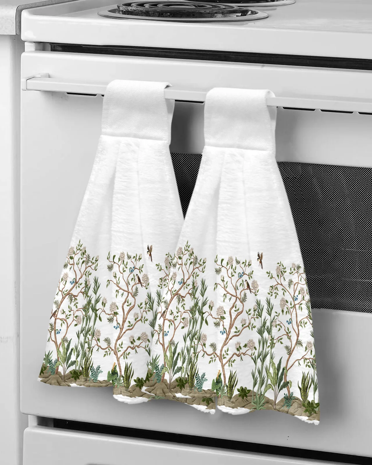 

Полотенце из микрофибры с белыми цветами и растениями