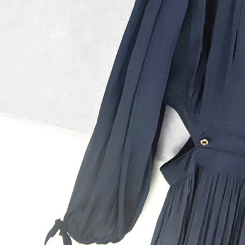 

2023 Early Autumn New Navy Blue Women Open Waist Puff Sleeve Pleated Dress