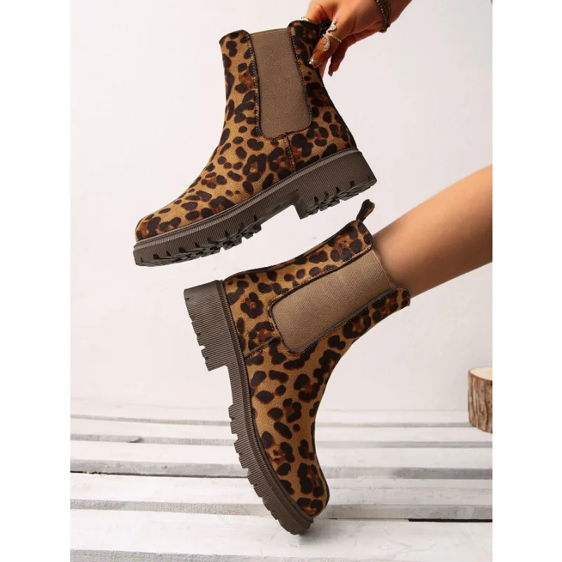 Женские замшевые ботильоны с леопардовым принтом модная обувь на плоской