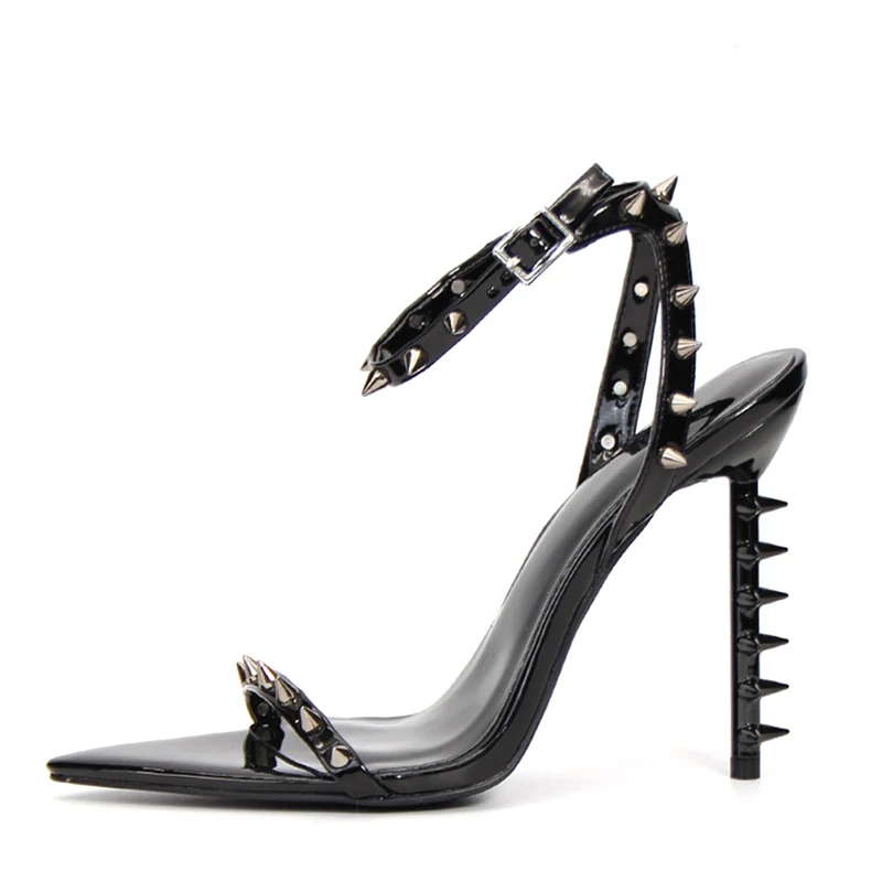 Женские босоножки с заклепками на высоком тонком каблуке и ремешком щиколотке