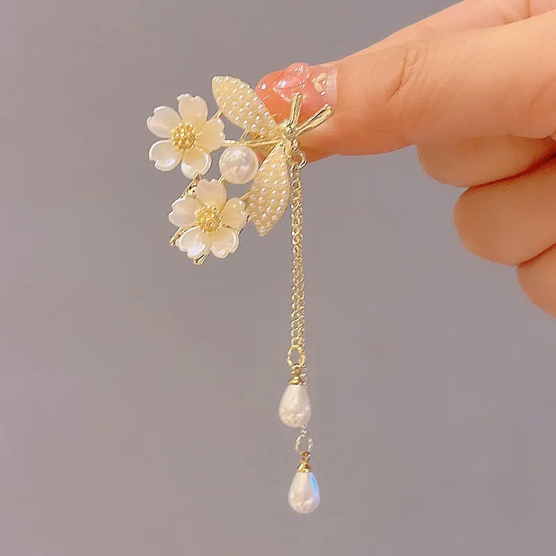 

Fashion Korean Style Alloy Imitation Pearl Grab Clip For Girl Women Shining Flower Tassel Chain Shark Hair Clips Headwear