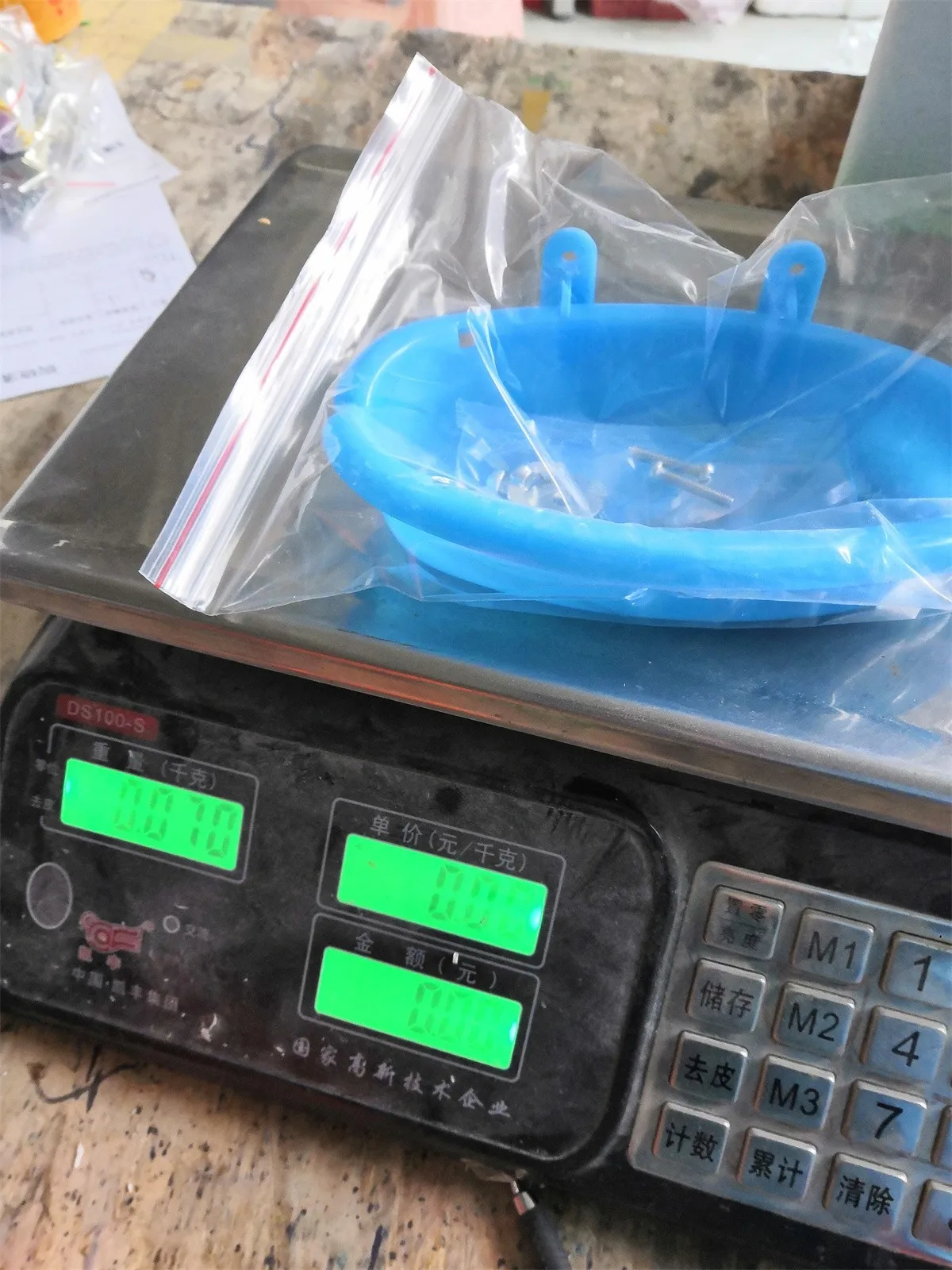 Подвесная кормушка для птиц