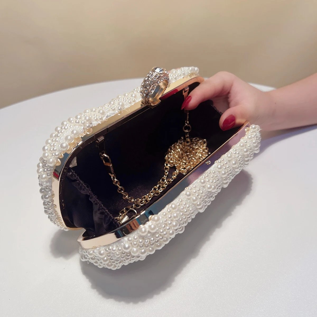 Белые квадратные клатчи с жемчужными стразами и бриллиантами сумка