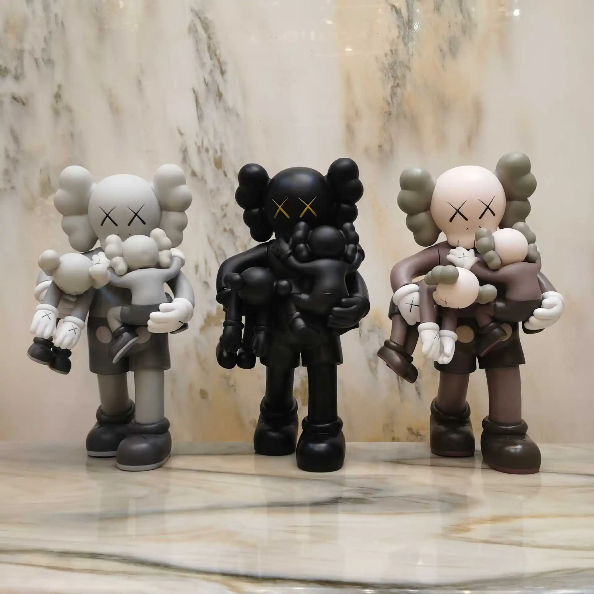 

38cm Kaw-s Holding Doll Limited Edition Handmade Figurines Model Desktop Home Decoration Anime Peripheral Room Decor Gifts