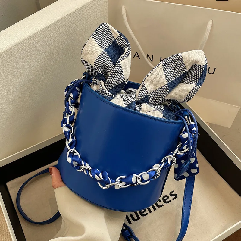 

2022 Novel trend chain cylinder underarm mobile phone bag PU leather bow lipstick makeup For Women's handbag Klein blue