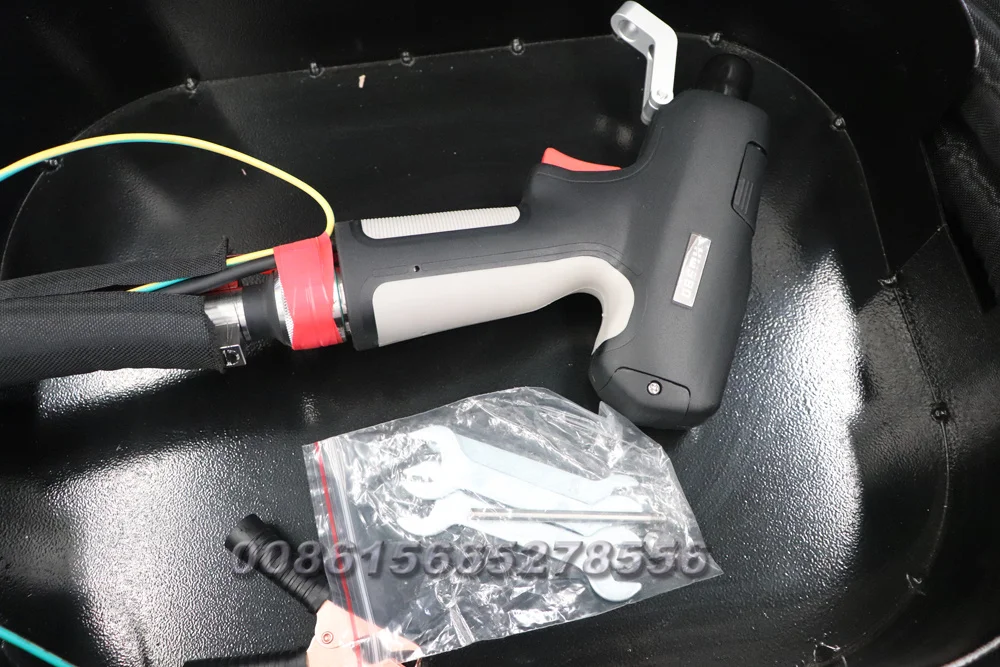 Новый дизайн 1500 Вт волоконно-лазерный сварщик очиститель и резак для