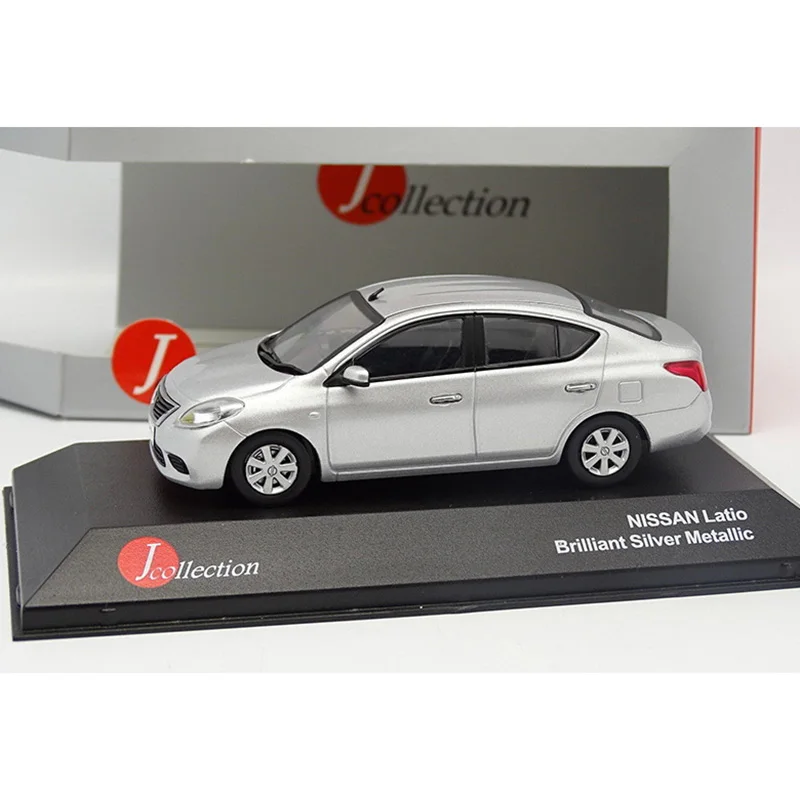 Модель автомобиля из сплава в масштабе 1:43 Nissan латио Sunny 2012 коллекционные