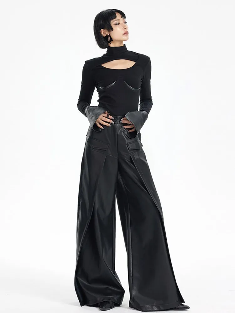 Женская кожаная футболка TWOTWINSTYLE черная Однотонная составного кроя с