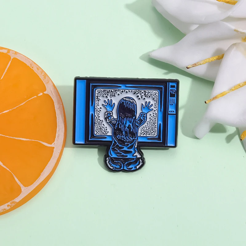 

Horror Movie Poltergeist Enamel Pins 80s Film TV Character Brooch Lapel Badge Metal Pin for Backpack Clothes Jewelry for Friends