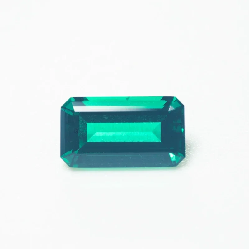 Лабораторная выращенная изумрудная прямоугольная форма гидротермальная