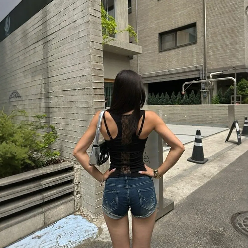 Женская асимметричная майка без рукавов с квадратным вырезом