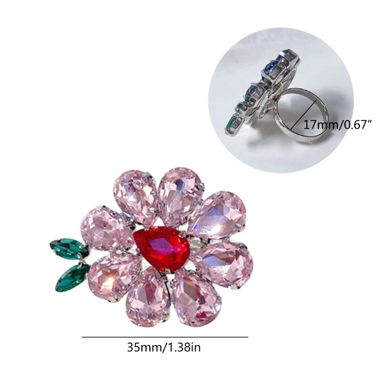 Кольцо сладкого карамельного цвета с преувеличенными кристаллами и большими