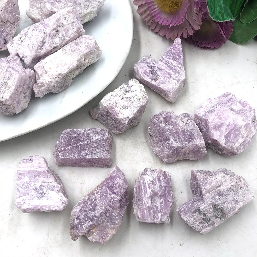 

Фиолетовый сподумен кунцит, натуральный камень