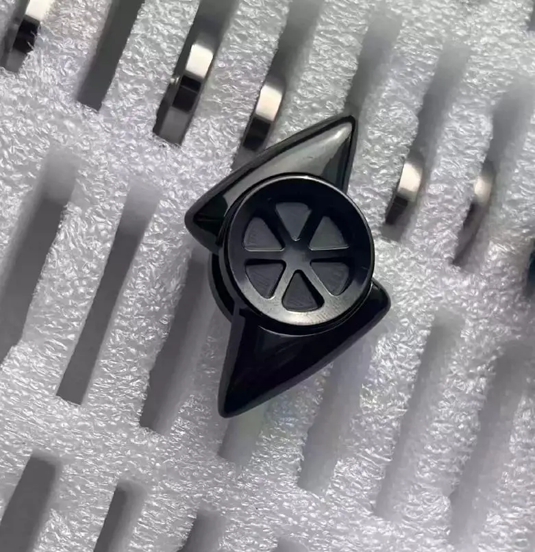 

Подержанный полированный гироскоп циркония для пальцев