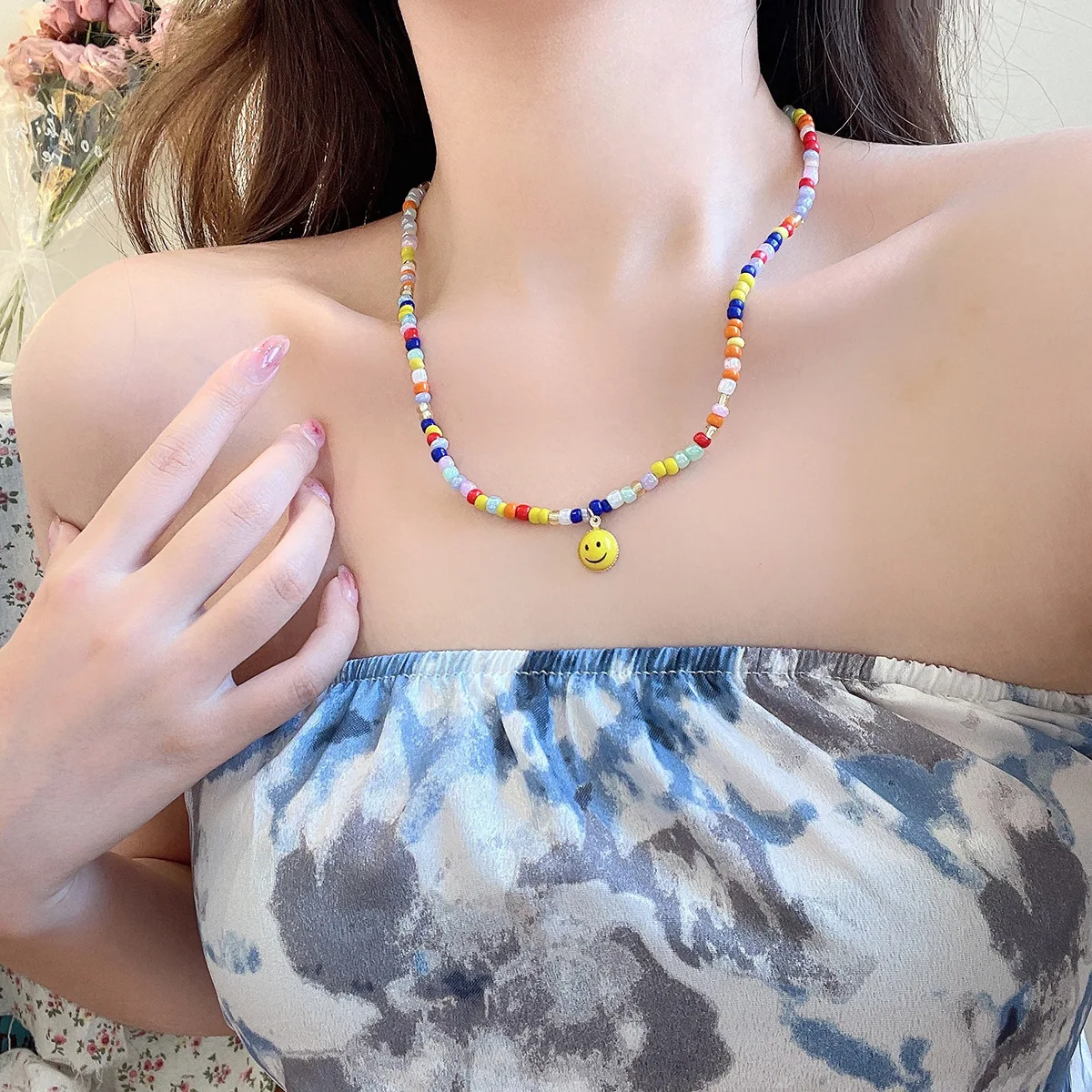 

Color beaded smiley face necklace 2023 new trendy niche design sense collarbone chain sweet temperament
