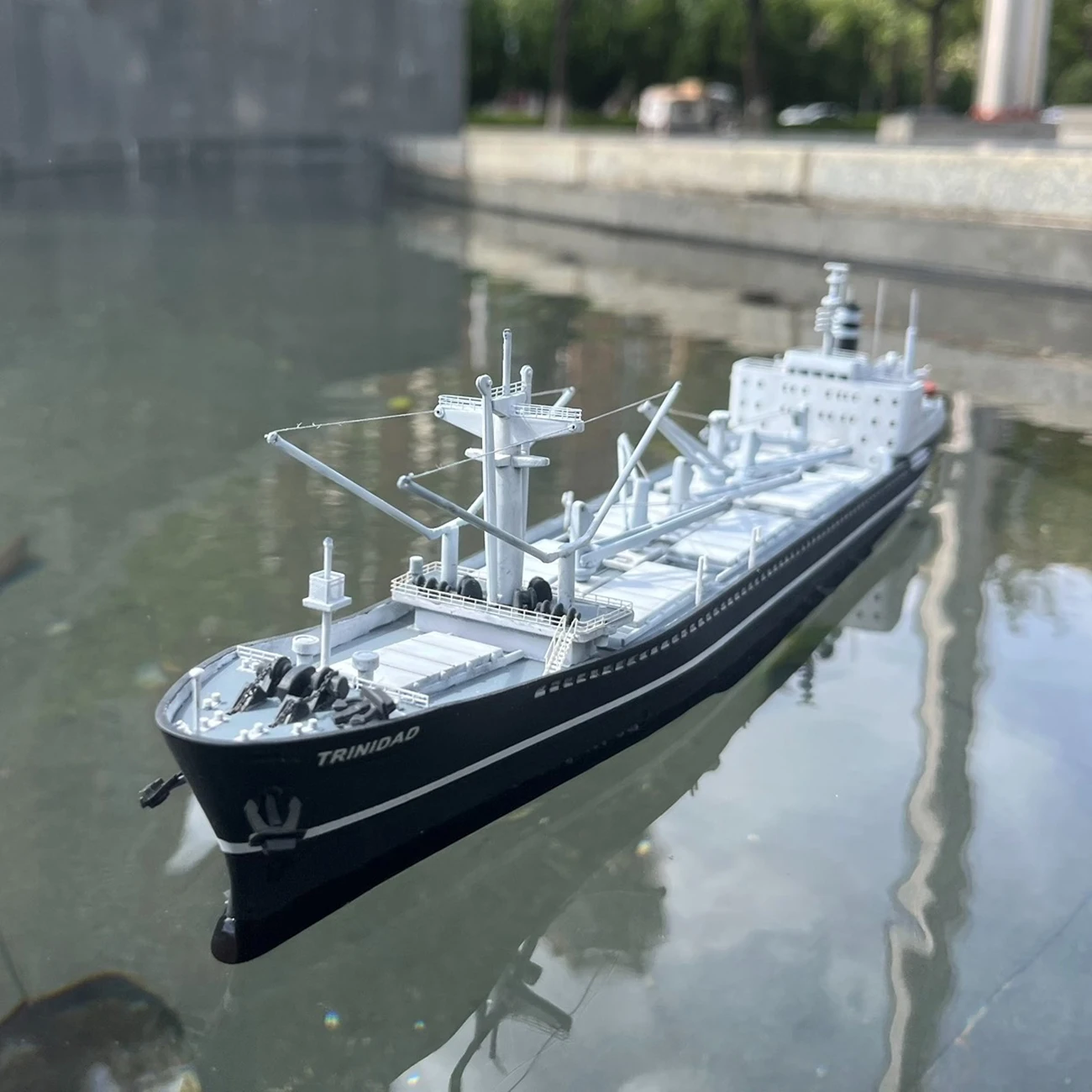 Фото 1/450 Радиоуправляемая лодка 38 см TRINIDAD Ocean Freighter Лодка с дистанционным управлением Динамический светильник с дистанционным управлением Радиоуправляемая лодка Модель RTR Игрушка для мальчика в подарок №4