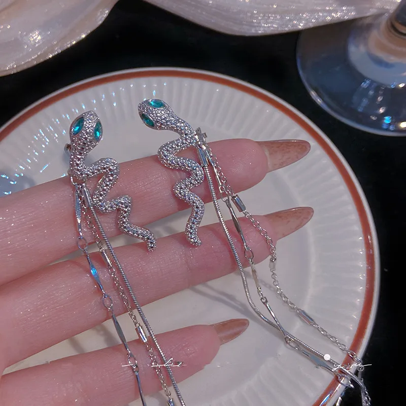 

Green Eyes Silver Colour Snake Ear Cuff Tassel Earrings Women Fashion Summer Accessories Party Jewelry Birthday Gift Single Sold