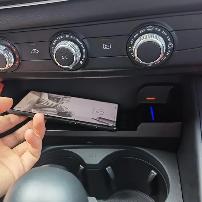 Автомобильное беспроводное зарядное устройство 15 Вт быстрая зарядка QI для