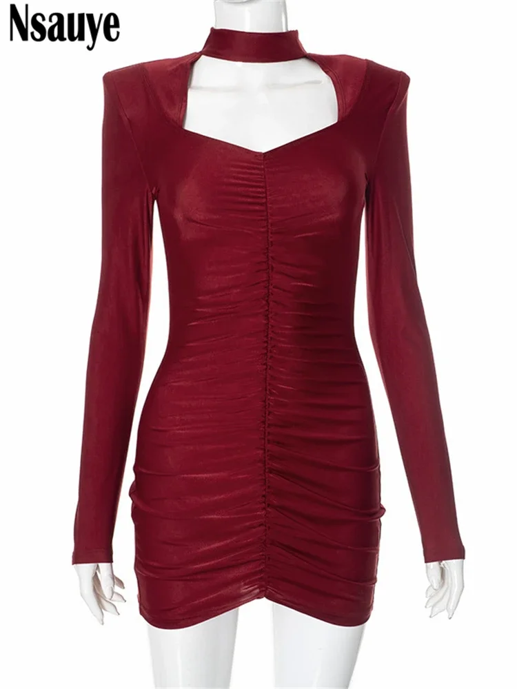 Женское вечернее платье с лямкой на шее