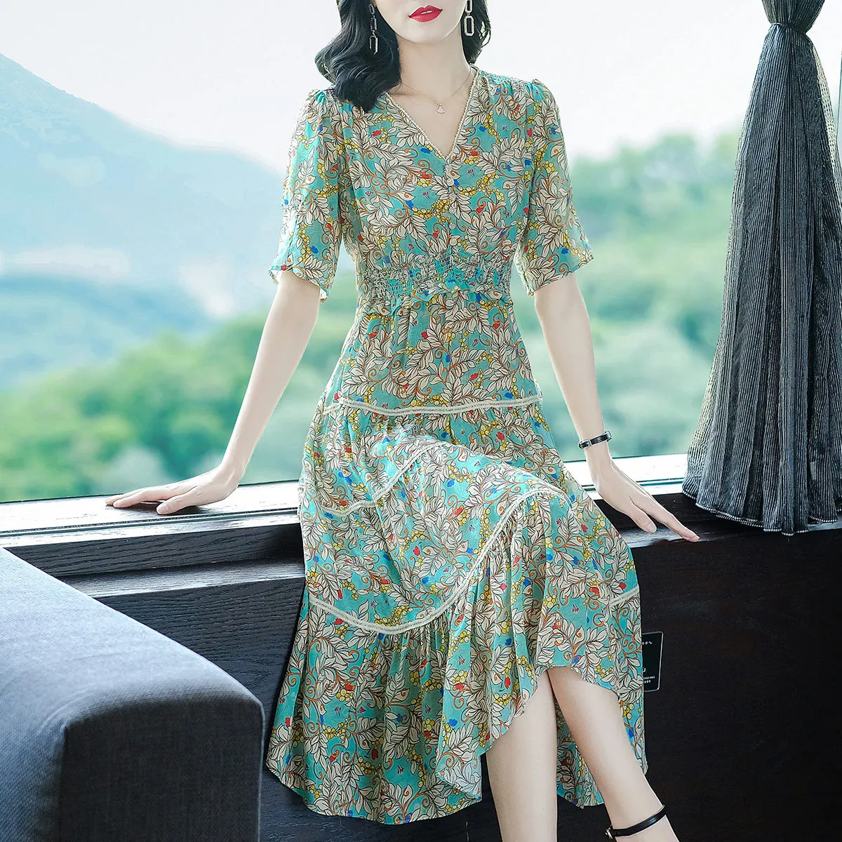 

2022 Spring And Summer New Female Gentle Wind Silk Dress Mulberry Silk Green Broken Flower V-neck Dress Lady skirt