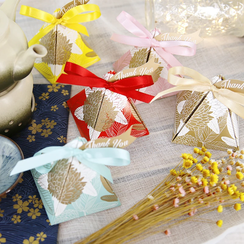 

Многоцветная треугольная пирамида Свадебная коробка конфет бумажные подарочные коробки с благодарностью картонная упаковка вечерние при...