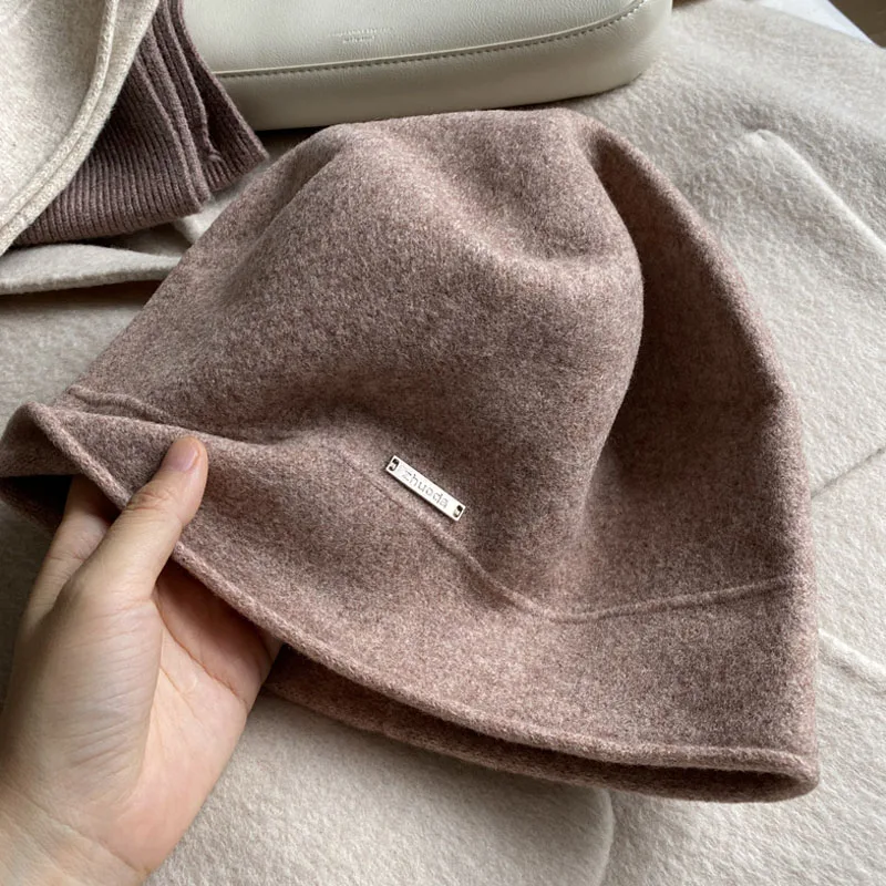 Шапка-бини женская из шерсти и кашемира мягкая теплая шапка с защитой ушей