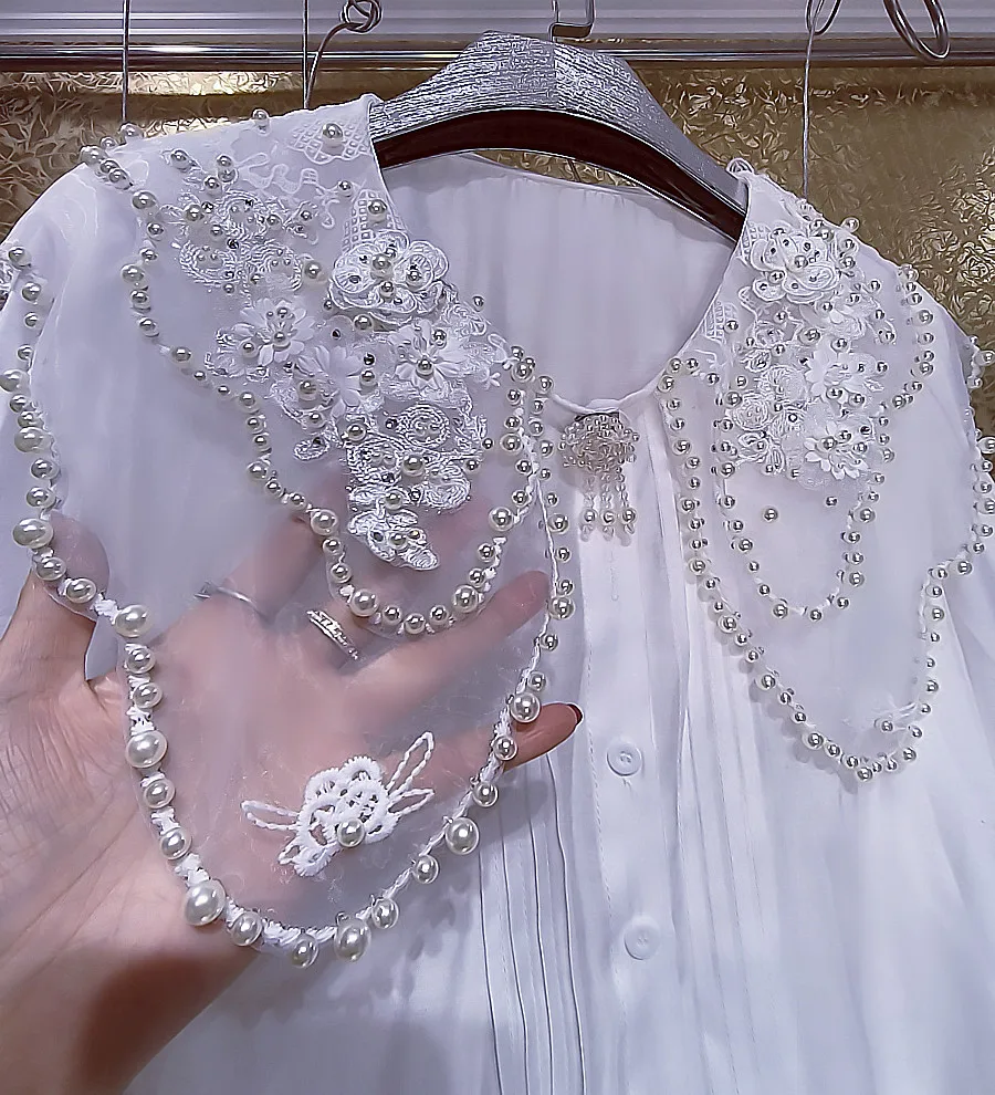 

2023 Милая Белая рубашка в стиле "Лолита", Женская Весенняя Новая блузка с оборками на воротнике, вышитыми цветами и жемчугом, Топ