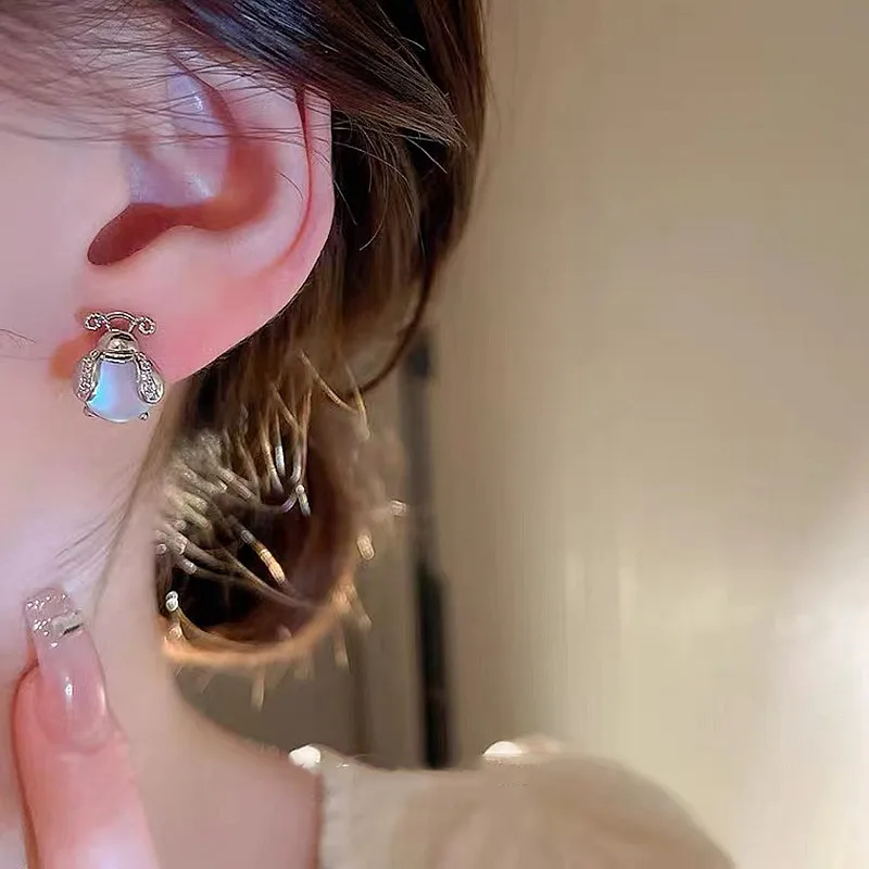 

Seven Star Ladybird Moonstone Earrings with Diamond Inlaid Design Earrings Simple and Cool Small and Popular As Ear Accessories