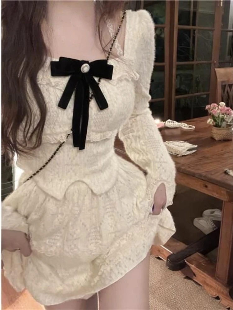 

Женский винтажный костюм из двух предметов, повседневная облегающая блузка и многослойная мини-юбка во французском стиле Y2k, осень 2023