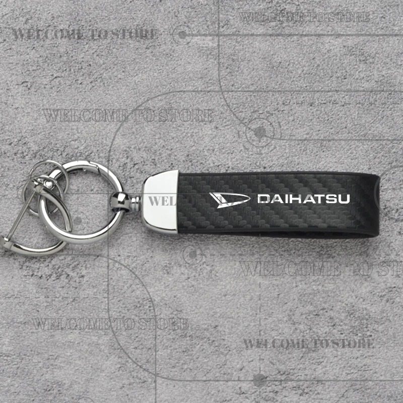 

Углеродное волокно для Daihatsu Sirion Feroza Terios Storia Rocky Sigra Mira, эмблема, модный кожаный брелок для мужчин и женщин, автомобильный брелок для ключей