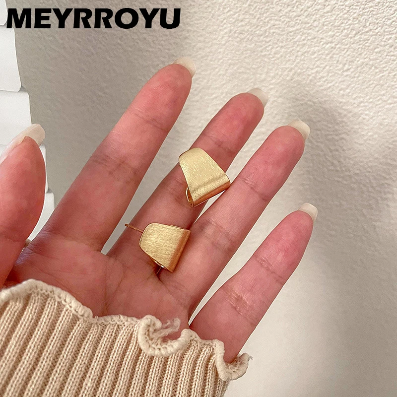 

MEYRROYU Gold Silver Color Metal Stud Earrings For Women Girl Simple Fashion New Jewelry Party Friend Gift boucles d'oreilles