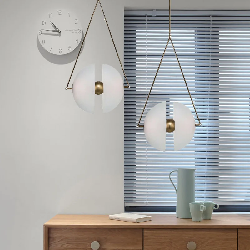 

Постмодернизированная маленькая люстра с одной головкой для ресторана, бара, кофейни, спальни, магазина одежды, выставочного зала, стеклянн...