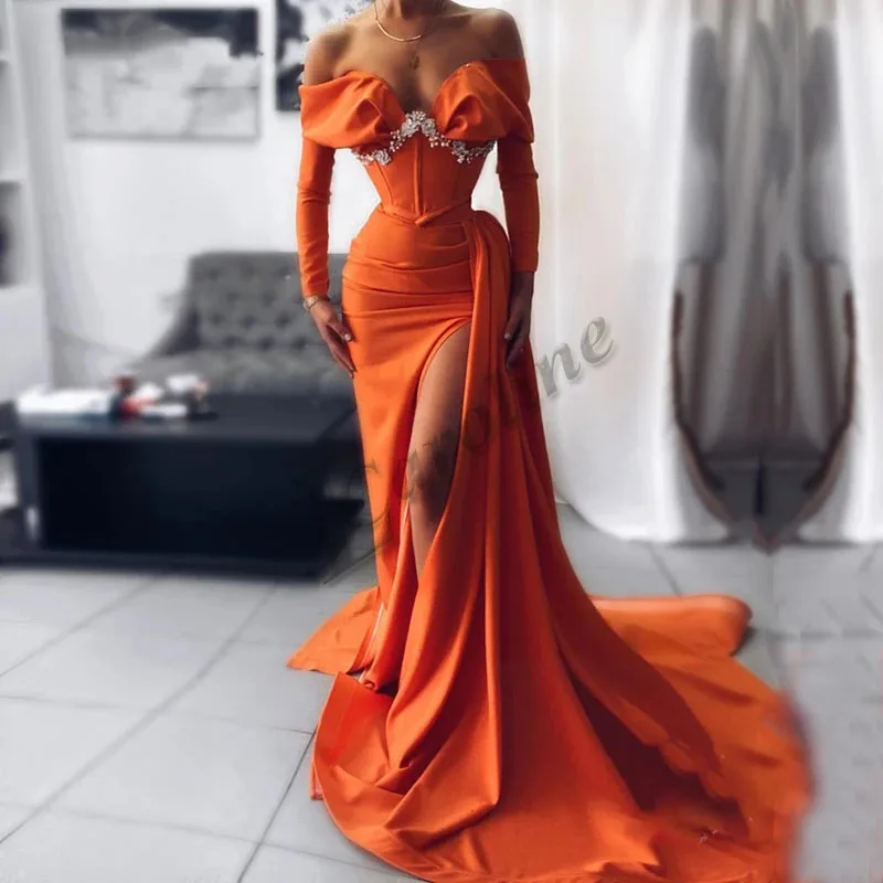 

Женское вечернее платье с юбкой годе, открытыми плечами и Боковым Разрезом