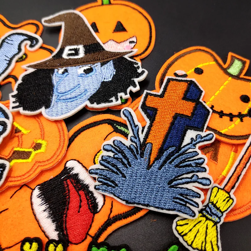 Нашивки с вышивкой в виде метлы на Хэллоуин |