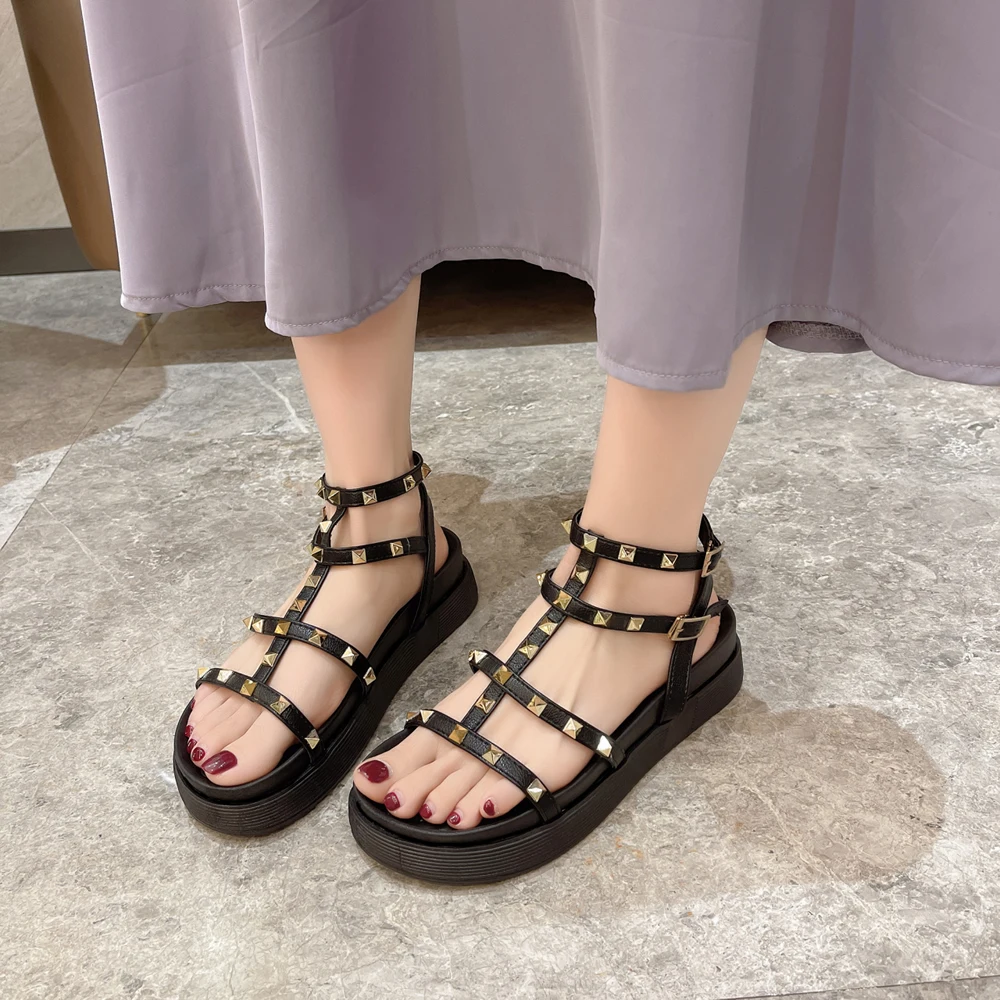 2022 Sandals Ladies Shoes Summer Clear Heels Med Muffins shoe Buckle Strap Suit Female Beige All-Match New Comfort Clogs Studded