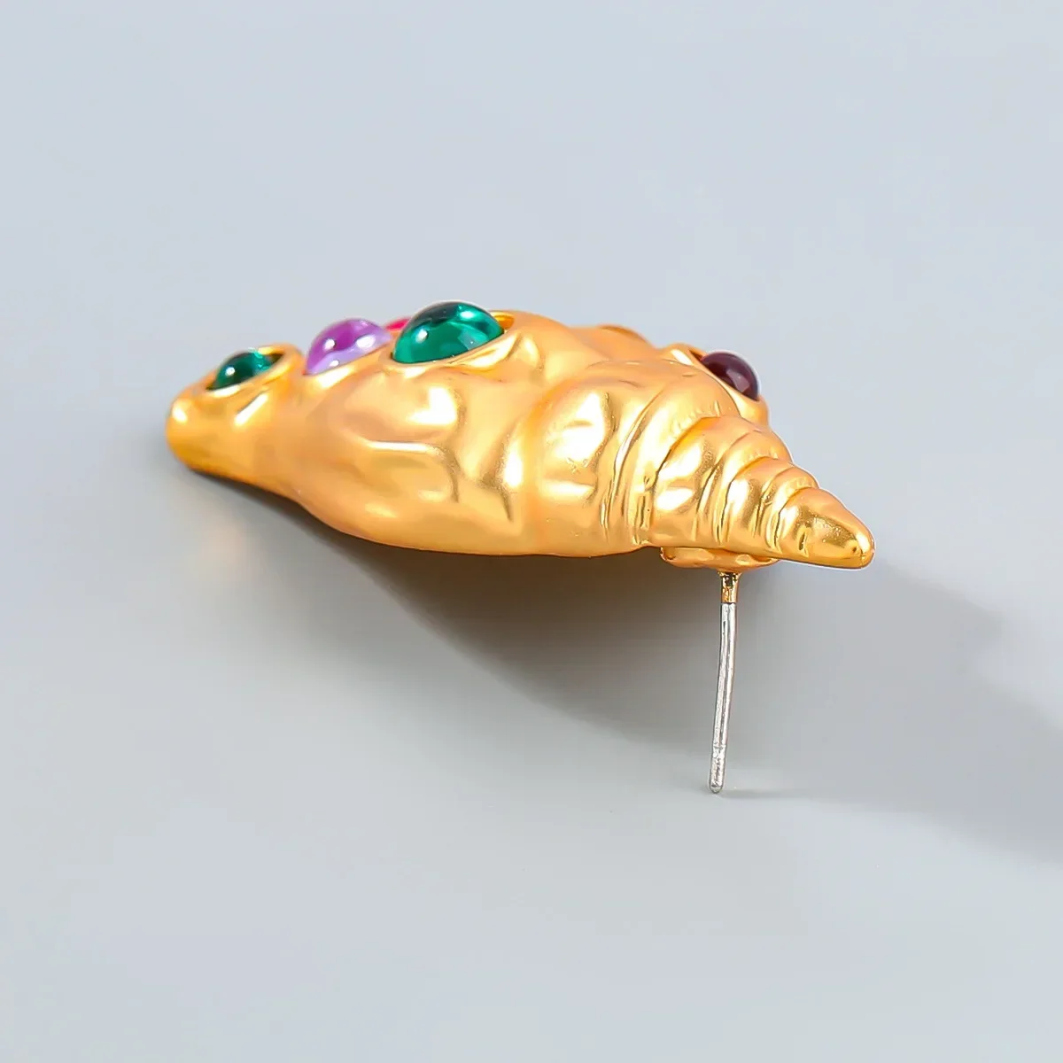 Серьги-гвоздики в дворцовом стиле женские украшенные бриллиантами форме